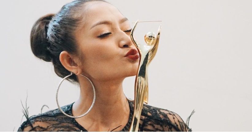 Siti Badriah untuk pertama kalinya mendapatkan piala AMI Awards 2018 berkat lagu Lagi Syantik. Siti Badriah untuk pertama kalinya mendapatkan piala AMI Awards 2018 berkat lagu Lagi Syantik.