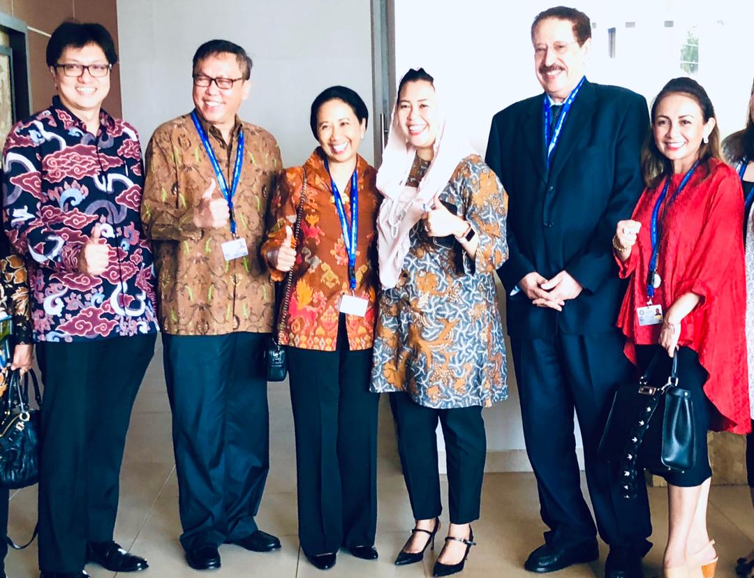 PERTEMUAN: Yenny Wahid bersama Menteri BUMN, Rini Soemarno, dan dr Rahman Al Saeed, penasihat Kerajaan Saudi dan Ketua Komite Perdagangan Internasional Saudi ( ICT). (foto: yenny wahid for ngopibareng.id)