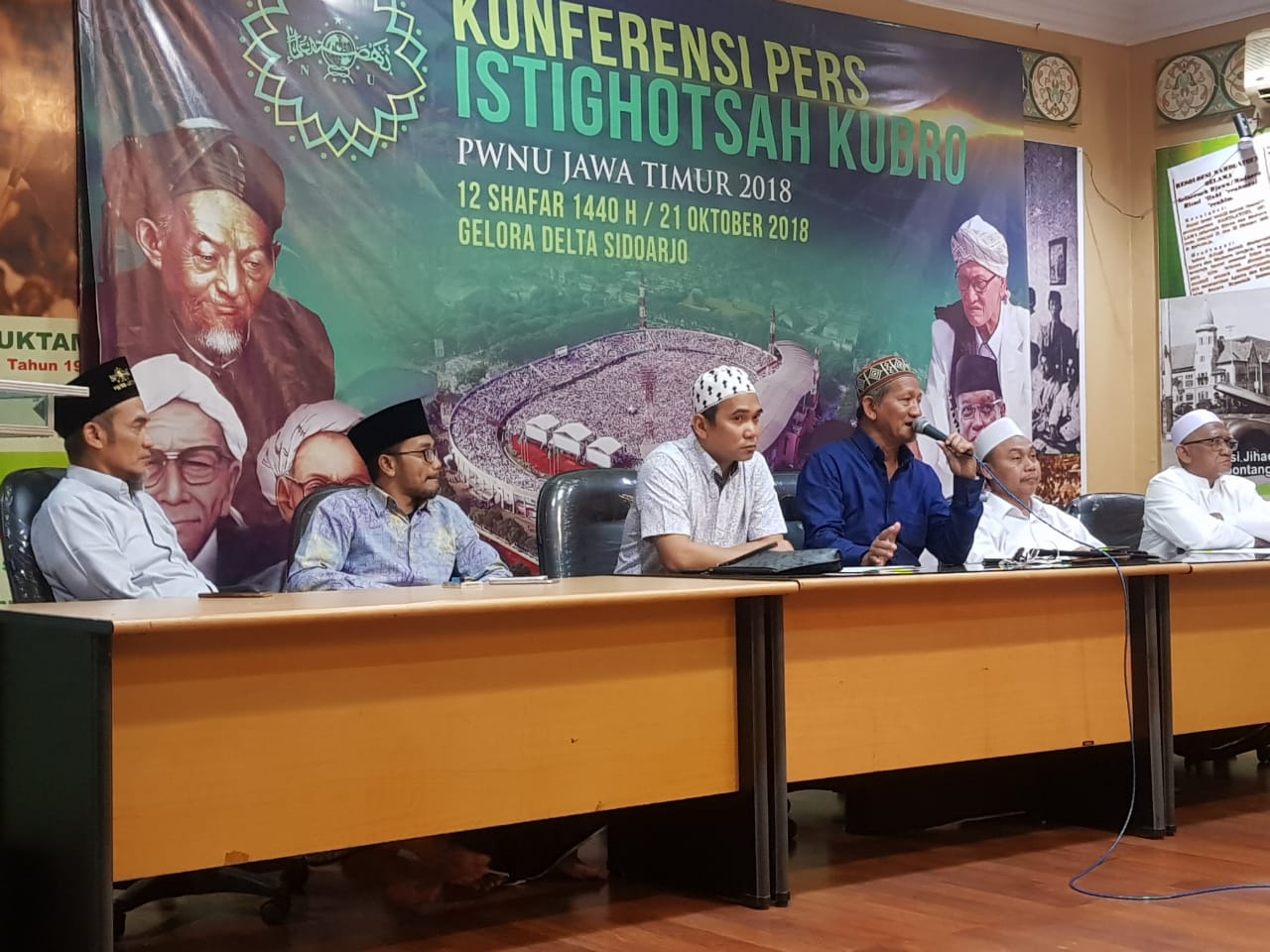 PERSIAPAN: Rapat panitian peringatan Hari Santri 2018 dengan Istighotsah Kubro di Sidoarjo. (foto: ngopibareng.id)