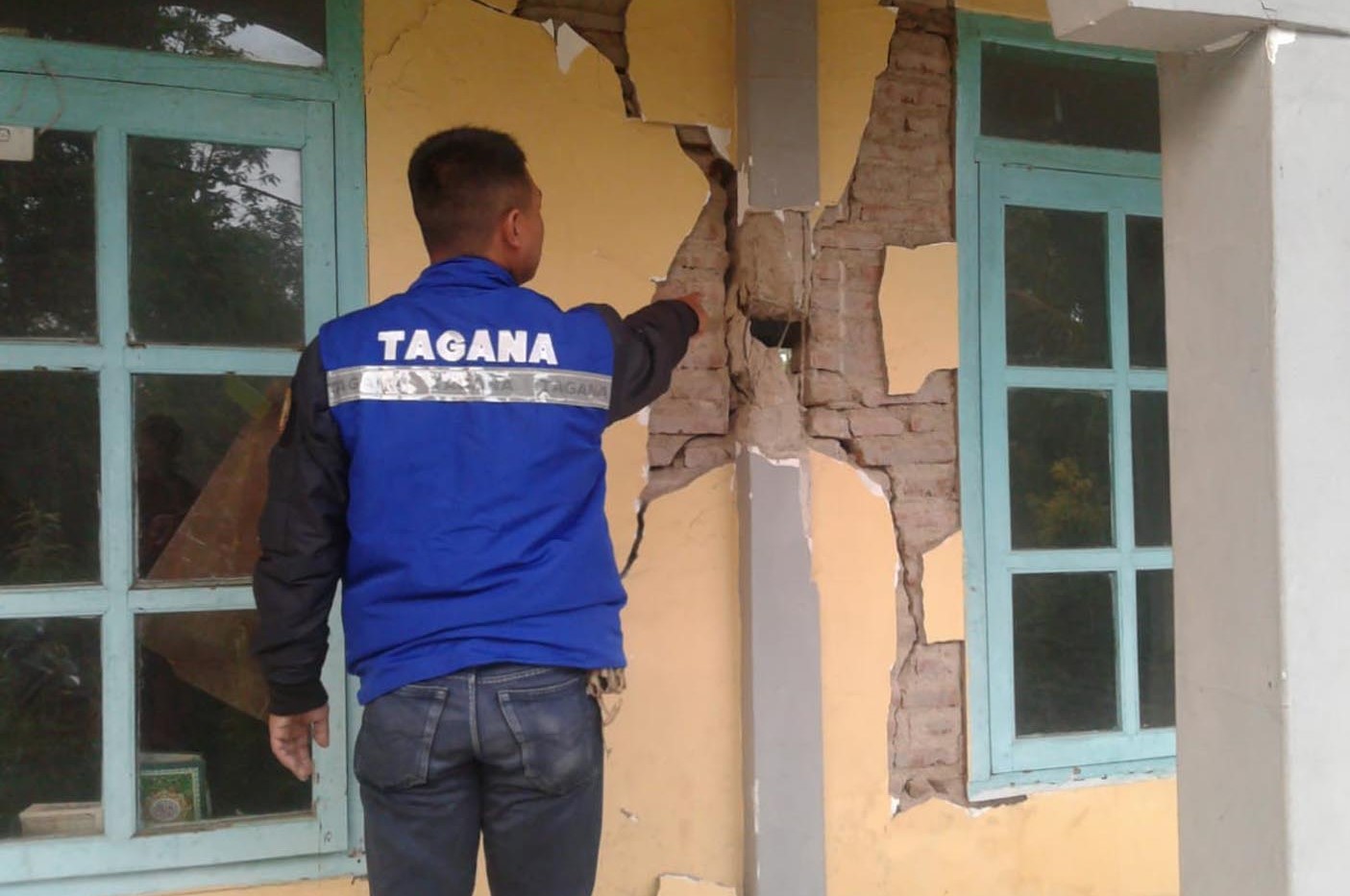 Bangunan masjid di Desa/Kecamatan Krucil, Kabupaten Probolinggo rusak akibat gempa. (Foto: Ikhsan/Ngopibareng.id)