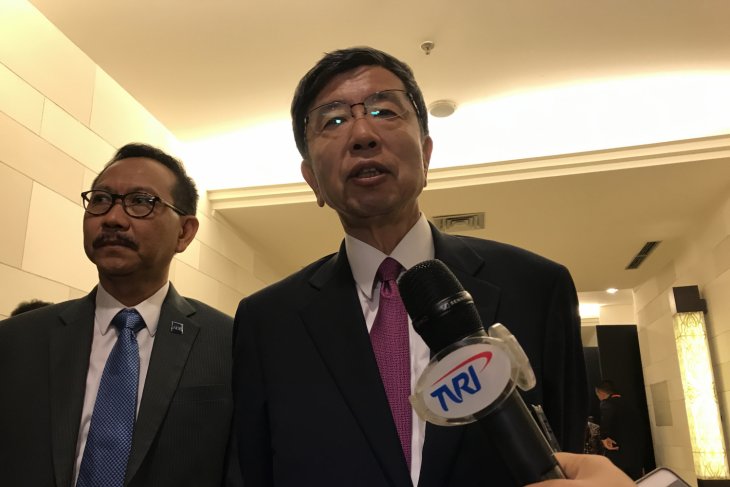 Presiden ADB Nakao sesaat setelah bertemu dengan Presiden Jokowi di BNDCC, Bali, Jumat. (Foto: Antara/Hanni Sofia)