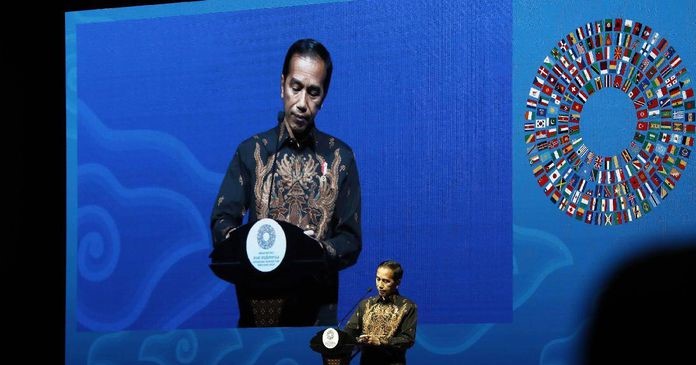 Presiden Joko Widodo saat memberikan sambutan dalam acara The Bali Fintech Agenda IMF–WB 2018 di Nusa Dua, Bali.