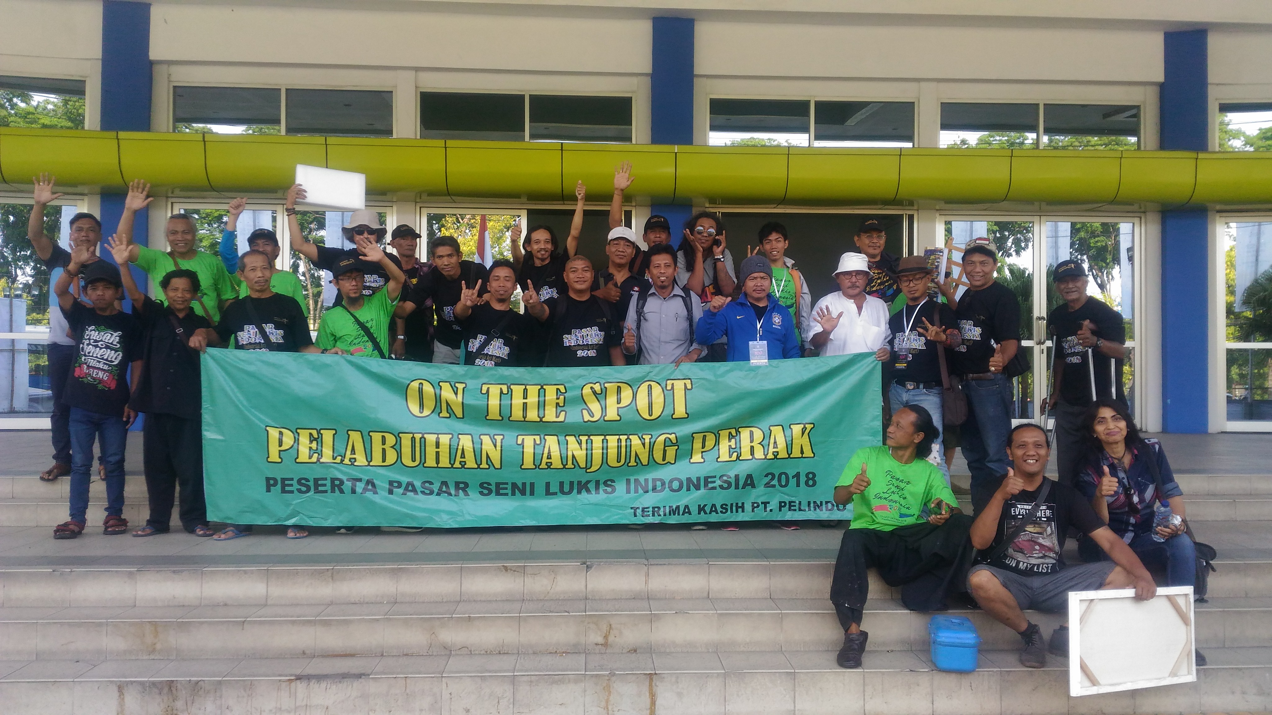 On the spot ke Pelabuhan Tanjung Perak untuk melukis bersama. foto:idi/ngopibareng.id