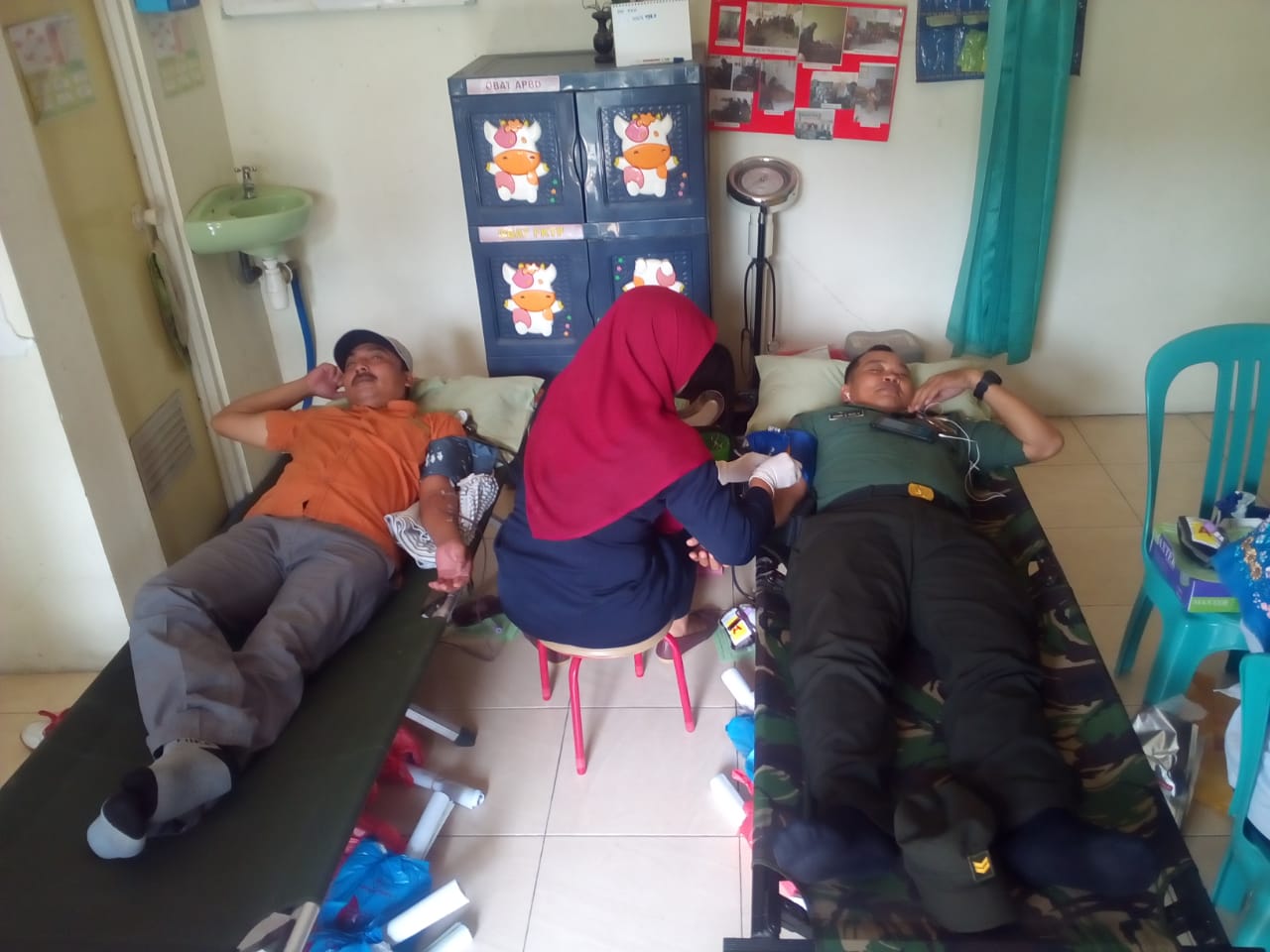 Suasana Donor Darah Di Polindes Desa Karangdiyeng Kecamatan Kutorejo, Kabupaten Mojokerto