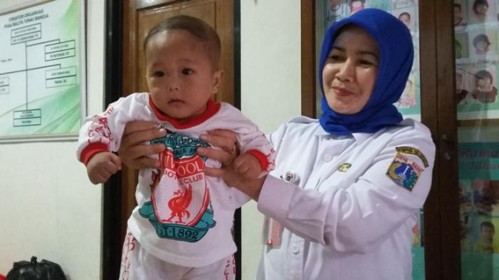 Anak balita di Panti Sosial Asuhan Anak (PSAA) Balita Tunas Bangsa di Cipayung, Jakarta Timur membutuhkan kasih sayang dari orangtua.  (Foto: wartakota)