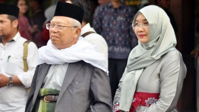 BERSAMA: KH Ma’ruf Amin didampingi isterinya, di RSiS- NTU Singapore. (foto: ma for ngopibareng.id)