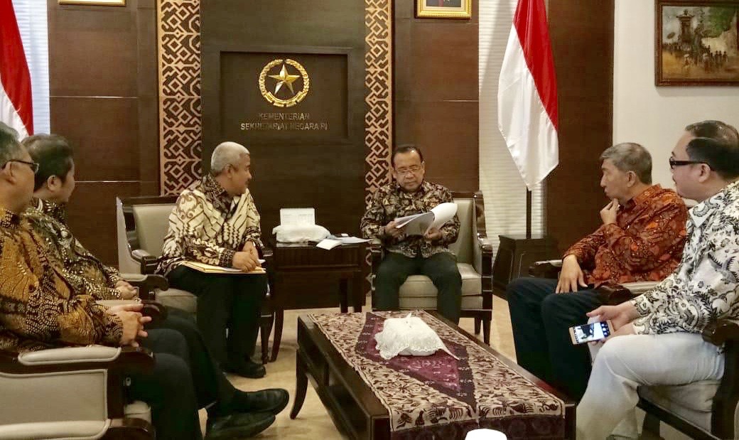 Pengurus DPP REI saat melaporkan persiapan FIABCI Global Summit kepada Mensesneg Pratikno di kantornya, Rabu (17/82018). Foto Istimewa.