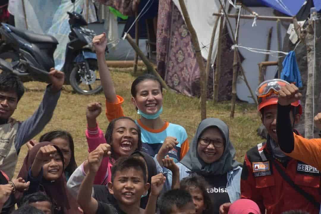 Awkarin membuat publik terkejut karena diam-diam ia tengah menjadi relawan di Palu, Sulawesi Tengah. 