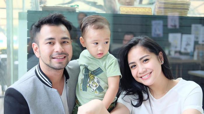 Keluarga Raffi Ahmad, Nagita Slavina (Gigi), dan putranya Rafathar Malik Ahmad.