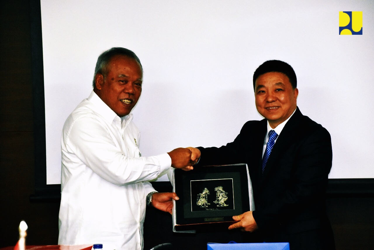 Menteri PUPR Basuki Hadimuljono menerima kunjungan Vice Minister of Water Resources and Vice Minister of Ministry of Emergency Management Republik Rakyat China Mr. YE Jianchun di Kantor Kementerian PUPR, Rabu, 17 Oktober 2018. Foto: Biro Komunikasi Publik Kementerian PUPR.