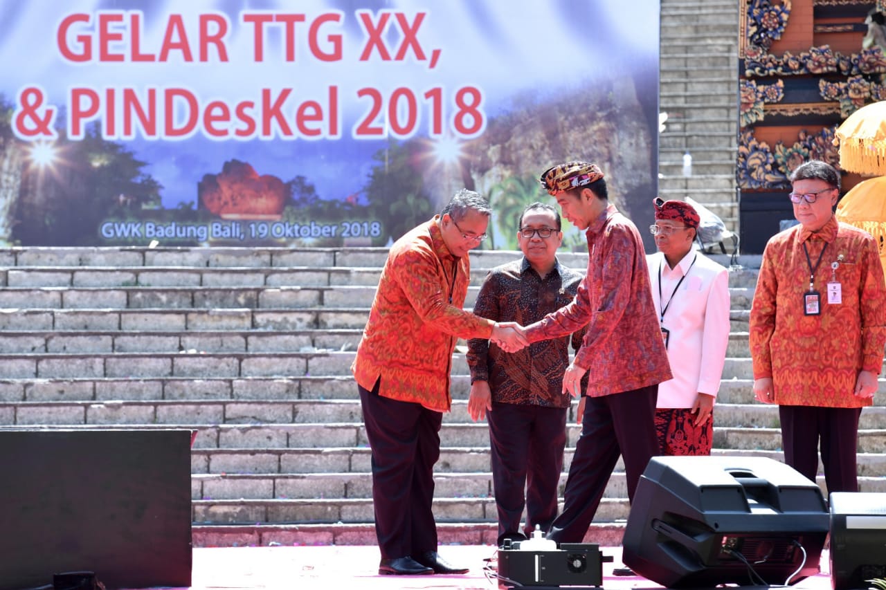 Presiden Jokowi usai membuka secara resmi acara Temu Karya Nasional Gelar Teknologi Tepat Guna 20 dan Pekan Inovasi Perkembangan desa/kelurahan mengatakan aparatur pemerintahan harus turun ke lapangan. (Foto: Biro Pers Setpres)