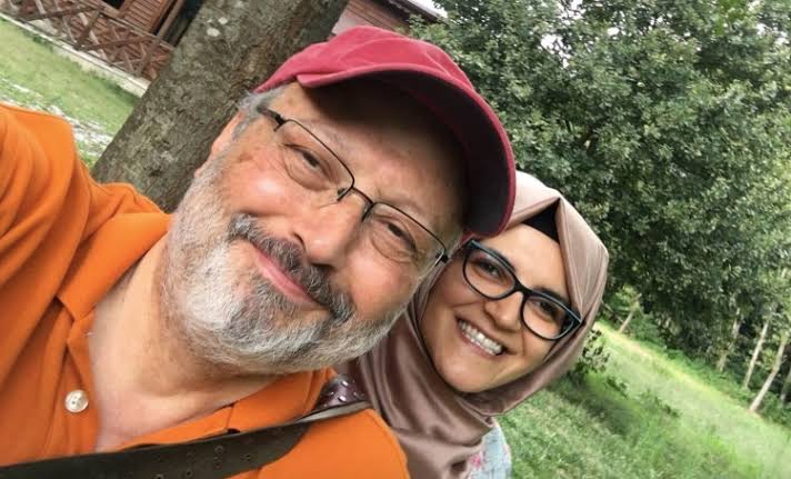 Jamal Khashoggi bersama tunangannya. Foto: Instagram 