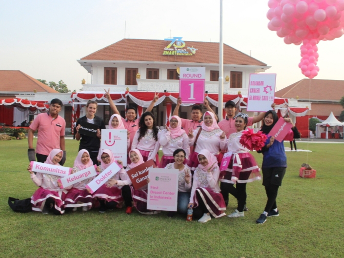 Awak RSOS dalam acara Pink Parade.