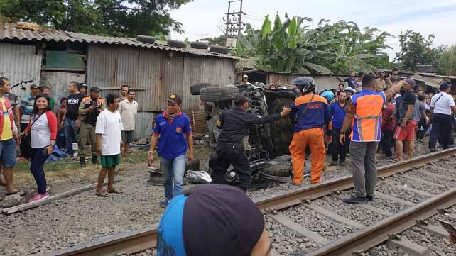 KECELAKAAN: Lokas kecelakaan di perlintasan Pagesangan Surabaya, dekat Masjid Al Akbar, Minggu 21 Oktober 2018. (foto: ist/ngopibareng.id)