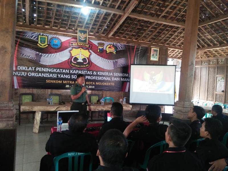 Kasdim 0815 Mayor Inf Nuryakin, S.Sos Saat Membekali Peserta Workshop Senkom Mitra Polri, Sabtu (20/10/2018)