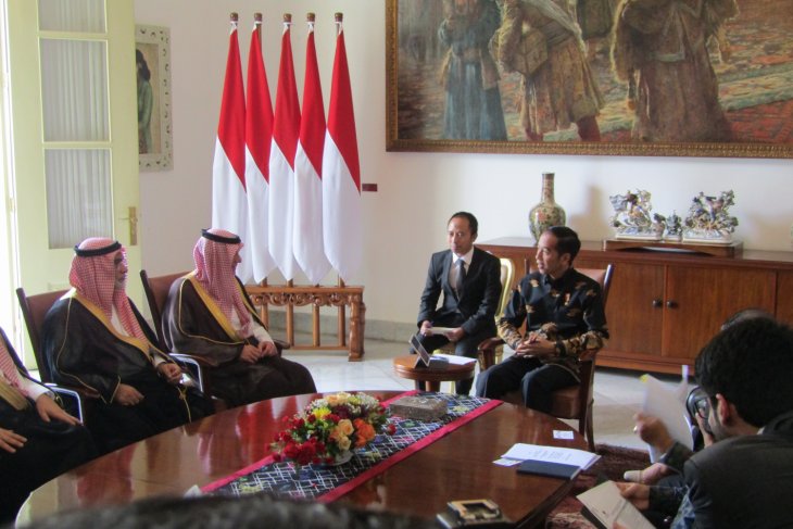 Presiden Joko Widodo menerima kunjungan Menteri Luar Negeri Arab Saudi Adel bin Ahmed Al-Jubeir di Istana Kepresidenan Bogor, Jawa Barat, Senin, 22 Oktober 2018. (Foto: Joko Susilo/Antara)