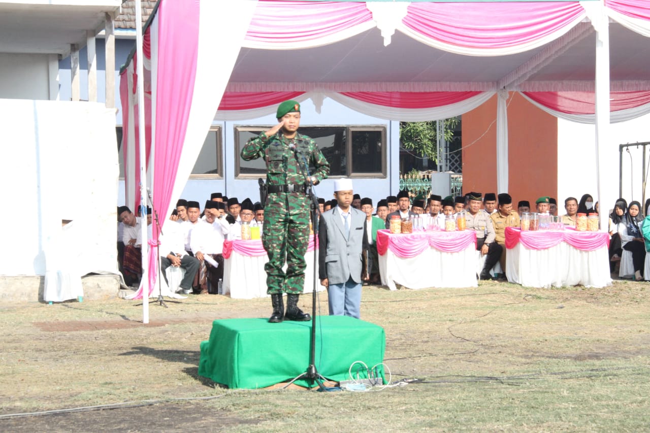 Dandim 0815 Letkol Kav Hermawan Weharima, SH Saat Menjadi Irup Peringatan Hari Santri Di Ponpes Nurul Islam