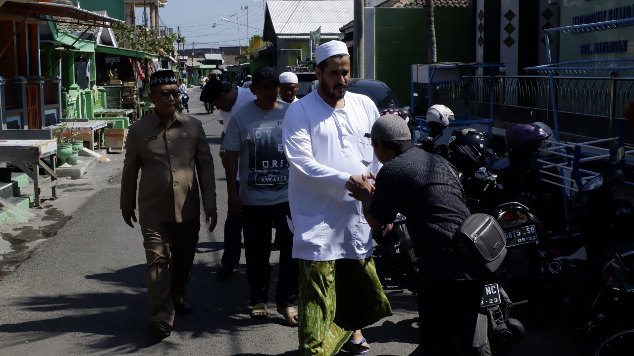 Habib Hadi Zainal Abidin, walikota terpilih saat mengunjungi rumah duka. (Foto: Ikhsan/Ngopibareng.id)