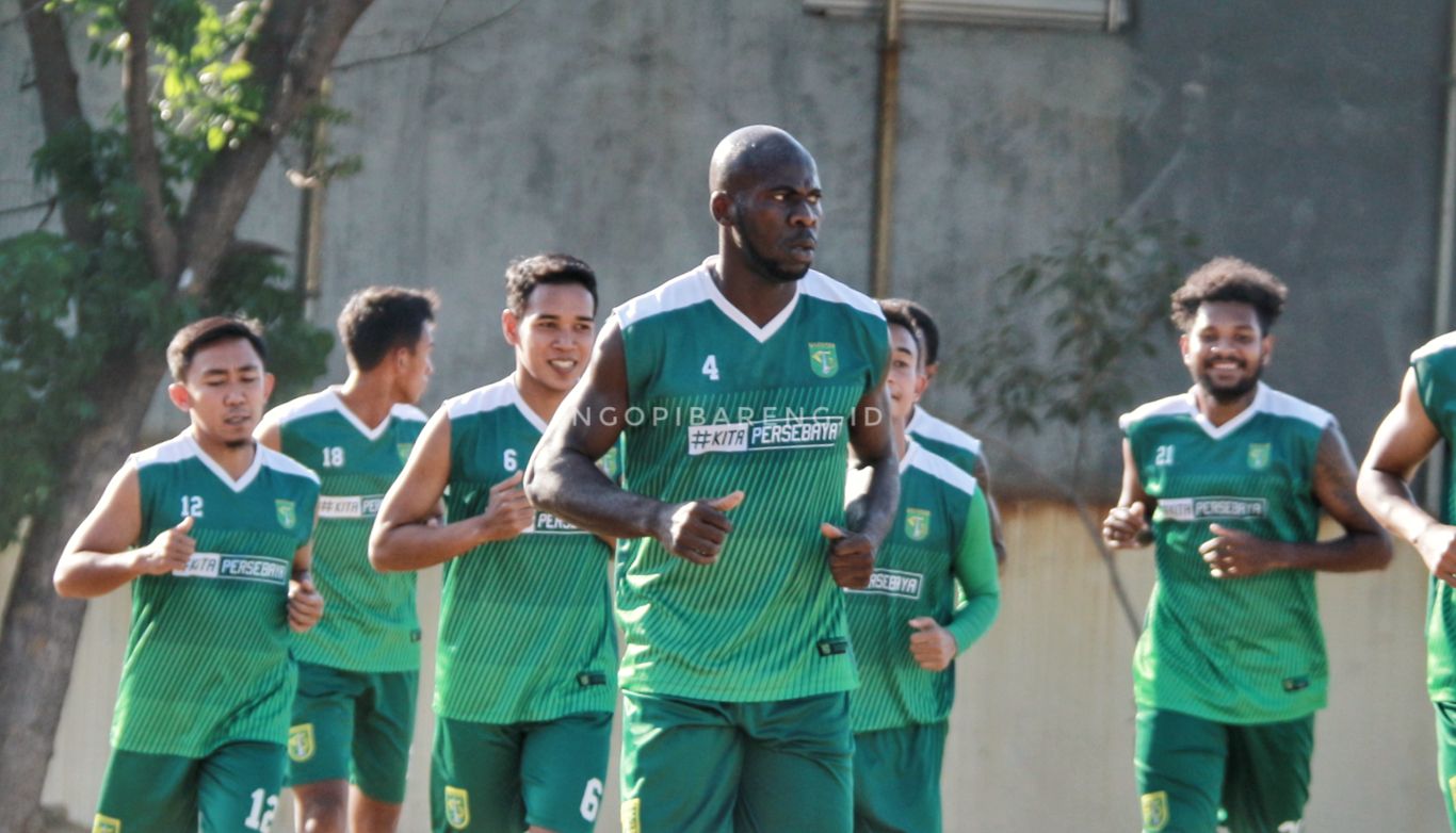 Defender Persebaya, OK John (tengah 4). (Foto: Haris/ngopibareng.id)