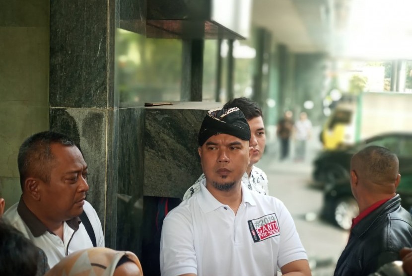 Ahmad Dhani tunjukkan kedekatannya dengan Jenderal.