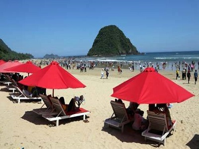 Ini Banyuwangi. Bukan Bali. Ini Pulau Merah yang beranjak seperti Bali. foto:istimewa