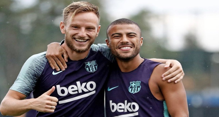 Dua penggawa Barcelona, Rafinha (kiri) dan Ivan Rakitic pede jelang duel El Clasico. (twitter@Rafinha)