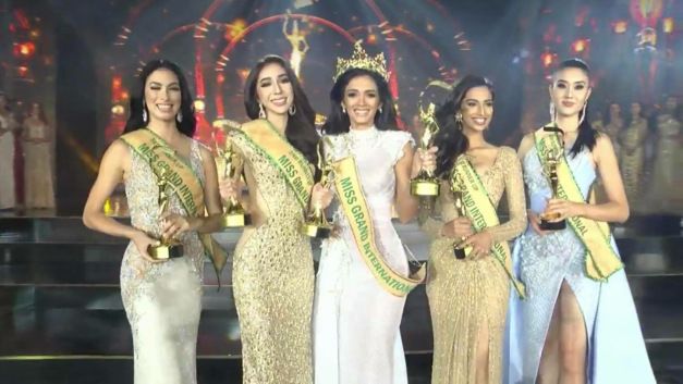 Nadia Purwoko (kedua kiri) bersama empat besar Miss Grand International 2018.