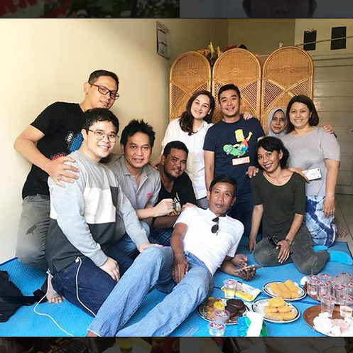 Fahmi Bo dijenguk rekan-rekan artis yang pernah bermain bersama sinetron Lupus.