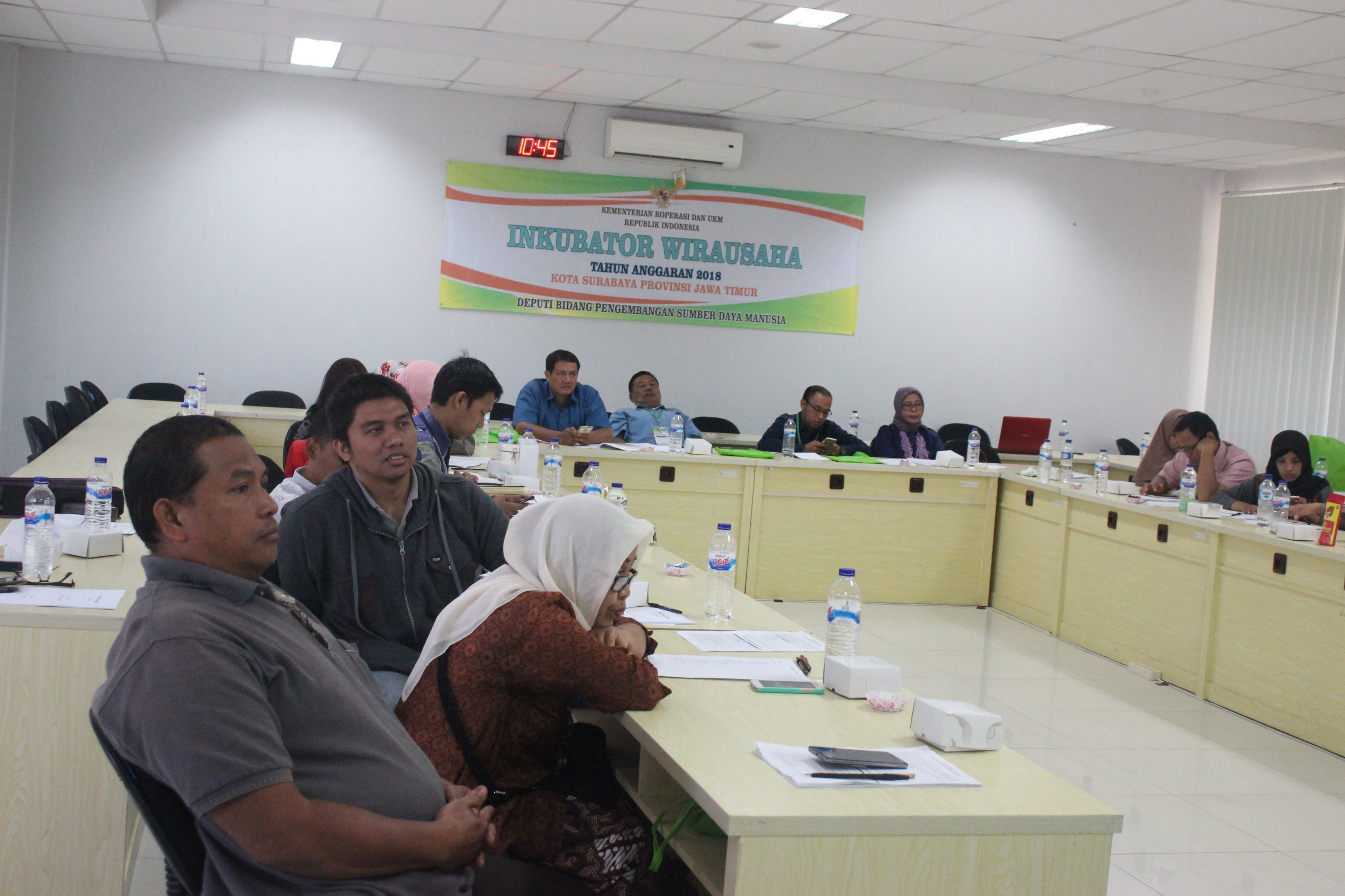 Para pelaku UMKM yang mengikuti program Inkubator Bisnis.