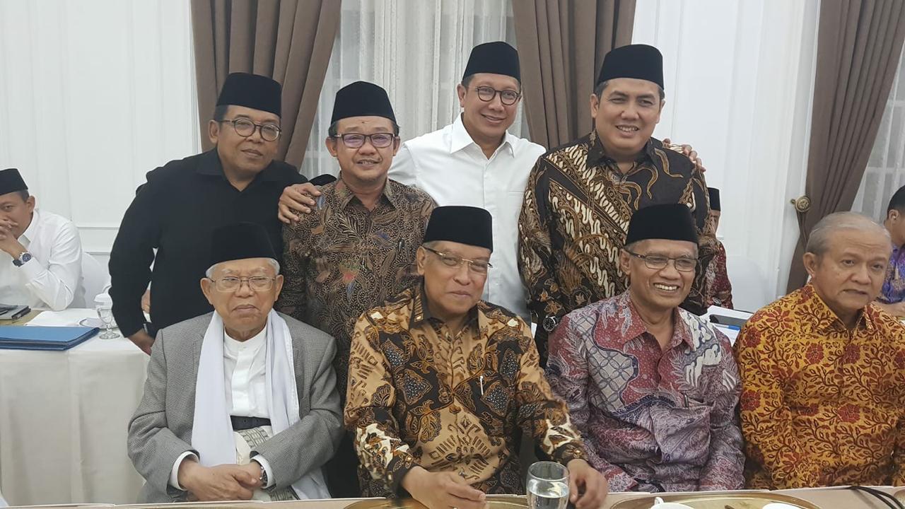 Kiai Ma'ruf Amin bersama tokoh-tokoh Islam lainnya. (foto: nu for ngopibareng.id) Kiai Ma'ruf Amin bersama tokoh-tokoh Islam lainnya. (foto: nu for ngopibareng.id)