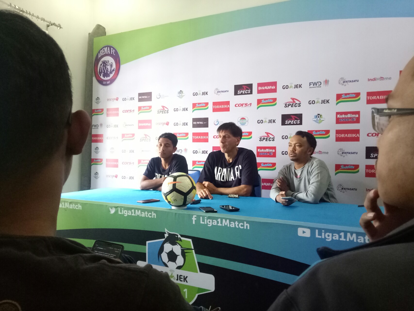 Pelatih Arema FC, Milan Petrovic dan Pemain Arema FC, M Nasir.