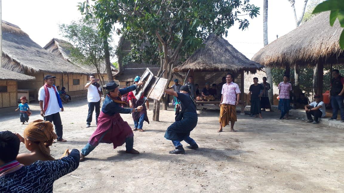 Disuguhi atrasi tradisi NTB. foto:kemenpar