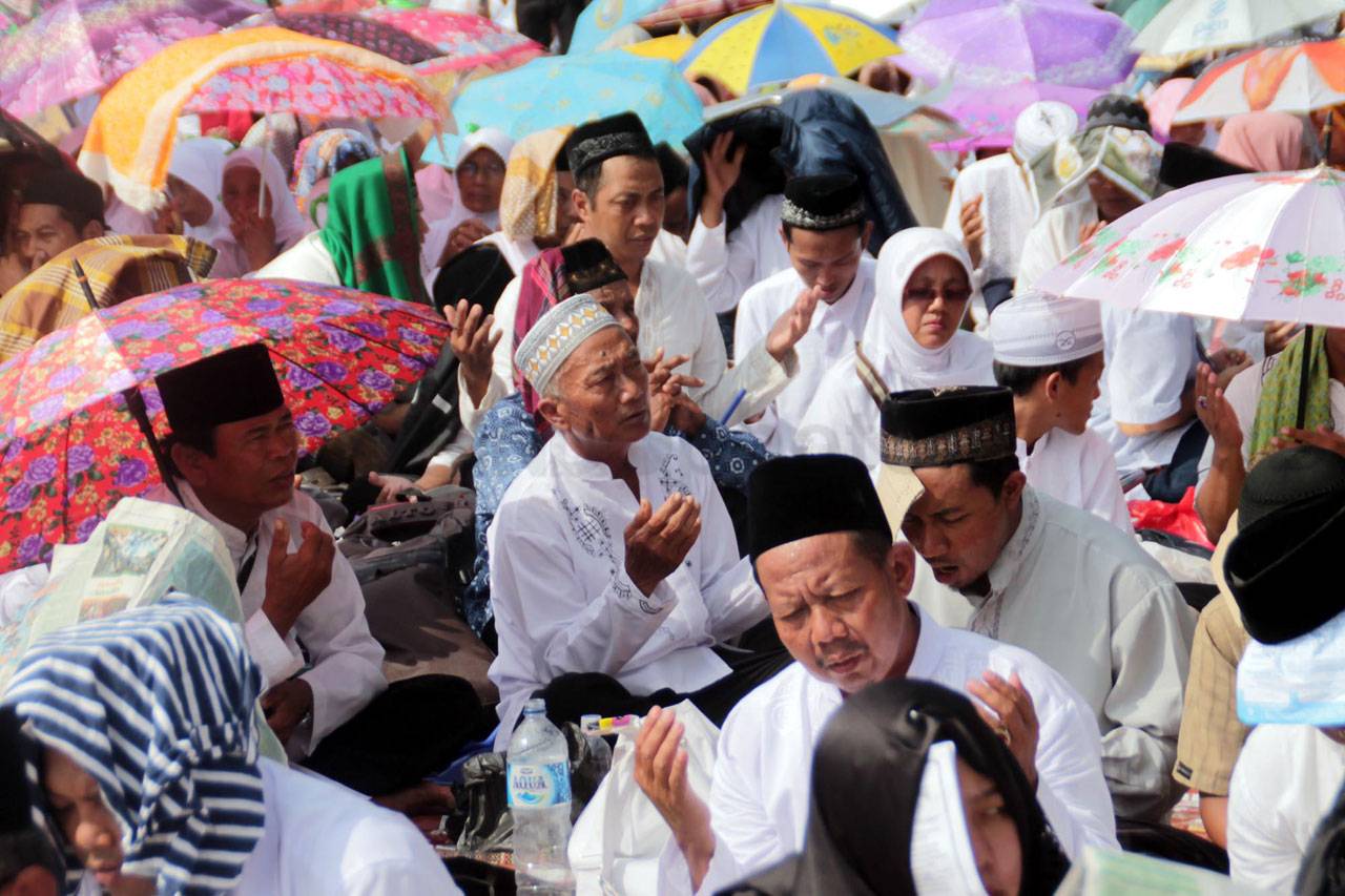 Para jamaah Istighotsah Kubro di Gelora Delta Sidoarjo, Minggu 28 Oktober 2018. (foto: ngopibareng.id) Para jamaah Istighotsah Kubro di Gelora Delta Sidoarjo, Minggu 28 Oktober 2018. (foto: ngopibareng.id)