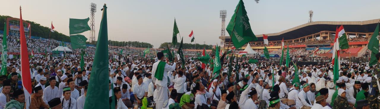 Para jamaah Istighotsah Kubro di Gelora Delta Sidoarjo, Minggu 28 Oktober 2018. (foto: ngopibareng.id) Para jamaah Istighotsah Kubro di Gelora Delta Sidoarjo, Minggu 28 Oktober 2018. (foto: ngopibareng.id)