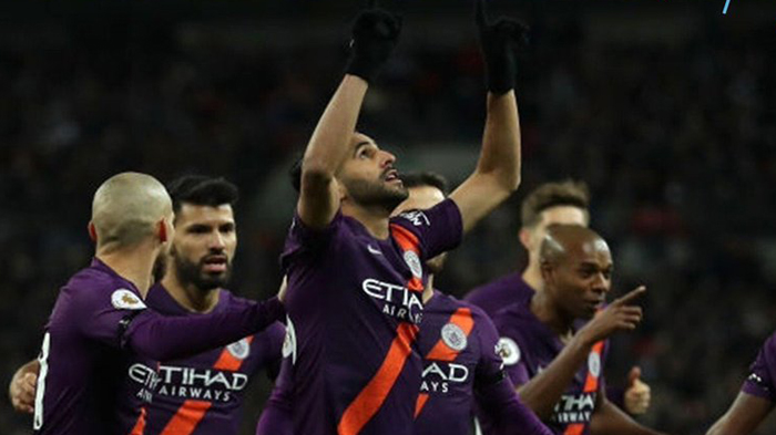 Riyad Mahrez lakukan selebrasi setelah cetak gol untuk mengantarkan Manchester City meraih kemenangan 1-0 atas Tottenham Hotspur di pekan ke-10 Premier League 2018-2019, Selasa 30 Oktober 2018.(Foto: Twitter/@ManCity)