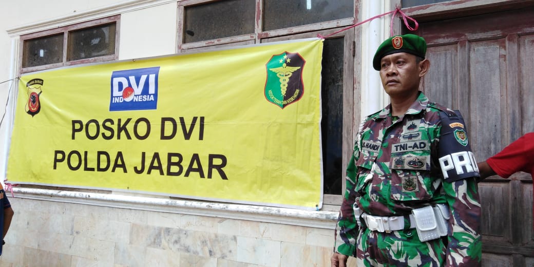 Posko DVI Polda Jabar di Pantai Tanjung Pakis. (Foto: Farid/ngopibareng.id)