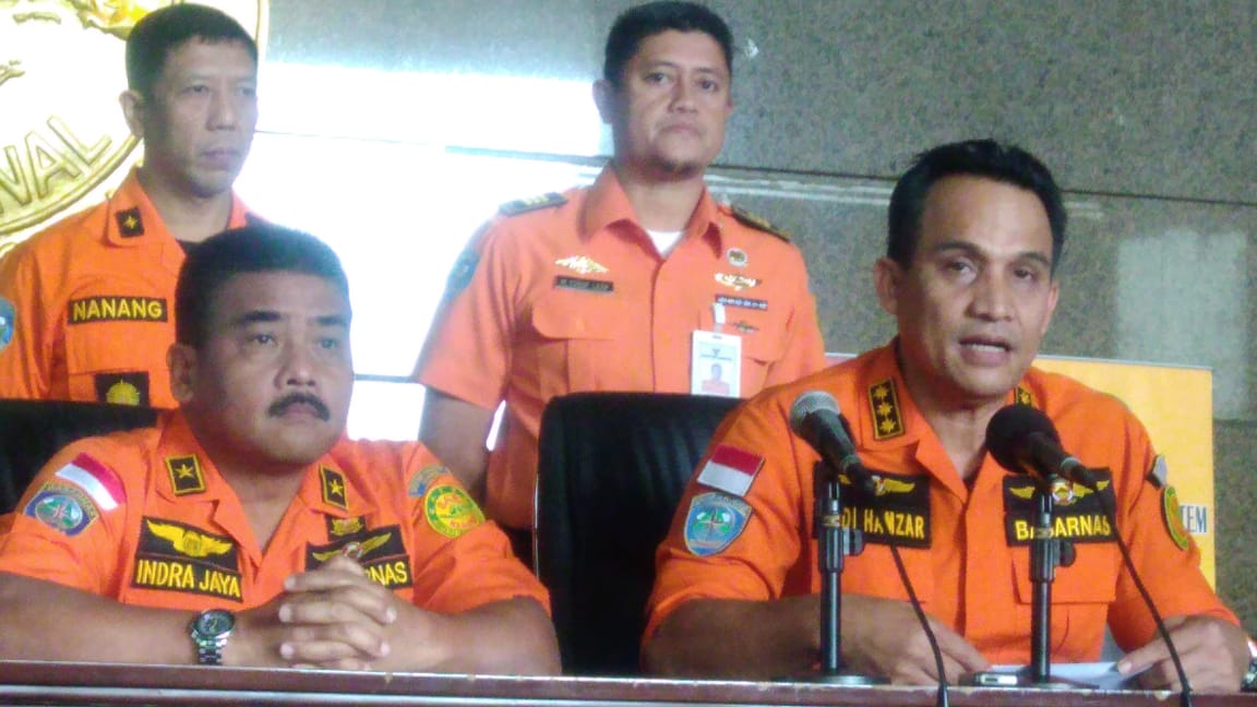 Direktur Kesiapsiagaan Basarna Didi Hamzar (kanan) dalam jumpa pers di kantor Basarnas Kemayoran, Jakarta. Foto: asmanu/ngopibareng.id