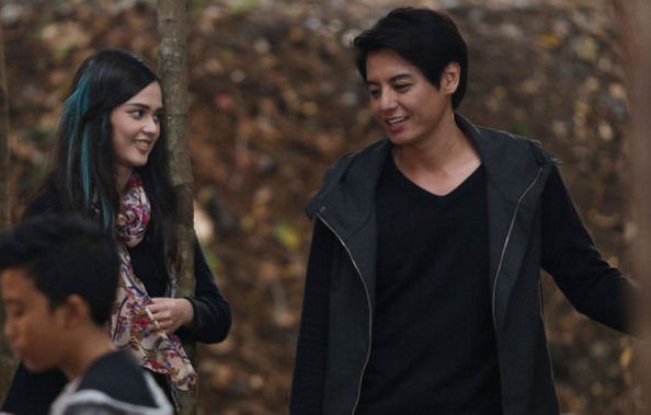 Cut Meyriska dan Roger Danuarta pernah syuting sinetron bareng.