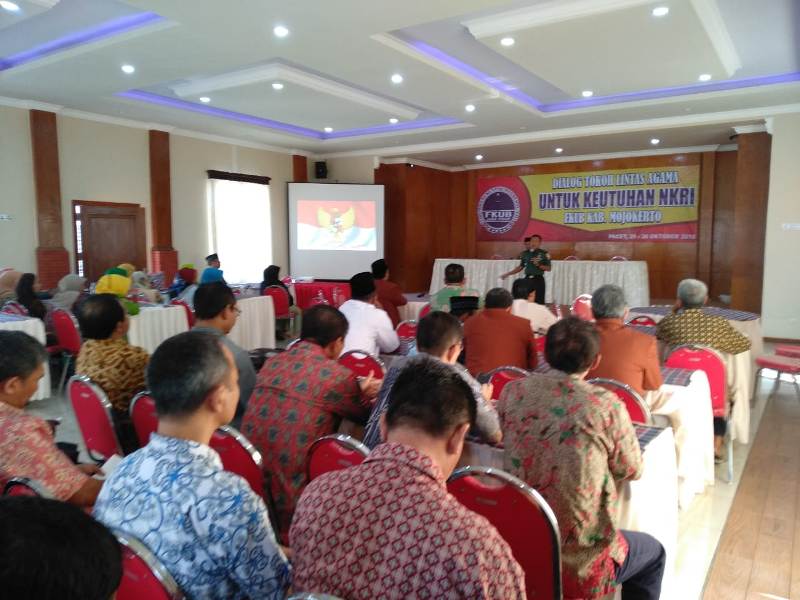 Kasdim 0815 Mayor Inf Nuryakin, S.Sos Saat Menjadi Pemateri Pada Dialog Tokoh Lintas Agama