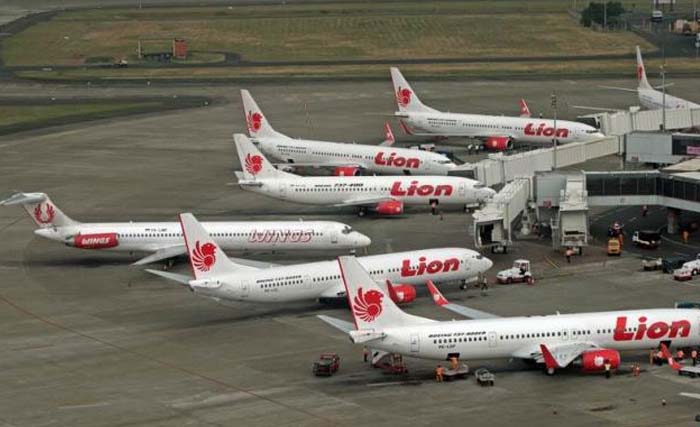 Pesawat-pesawat Lion Air menurunkan dan menaikkan penumpang di Terminal 1 Bandara Soekarno Hatta, Cengkareng. (Foto: Antara)