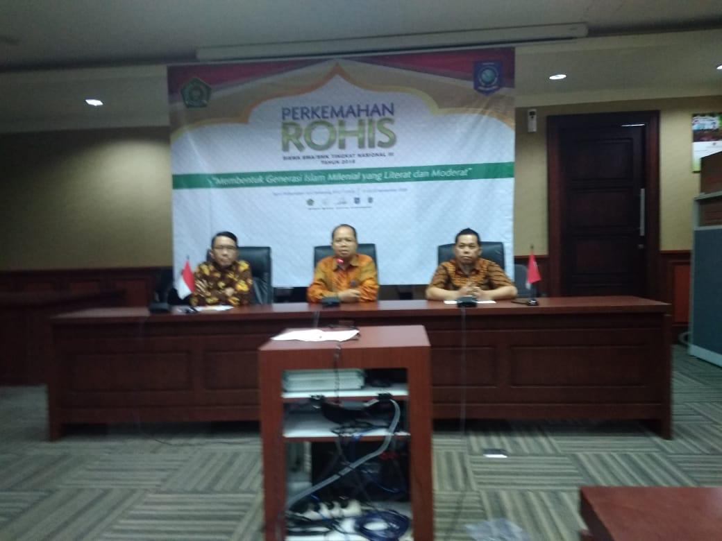 KETERNGAN: Direktur Pendidikan Agama Islam Kementerian Agama RI, Rohmat Mulyana saat memberi keterangan pers. (foto: kemenag for ngopibareng.id)