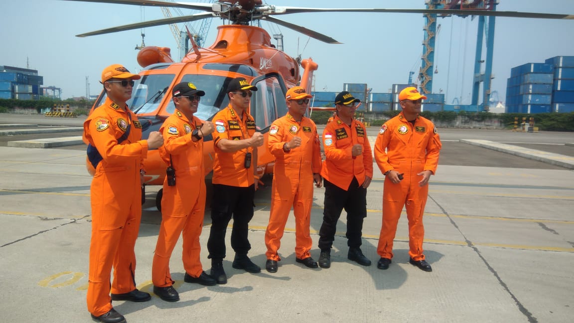 Basarnas optimis CVR dan badan Lion Air JT 610 ditemukan. Nampak anggota Basarnas akan bergerak ke lokasi pencarian. (Foto: Asmanu/ngopibareng.id)