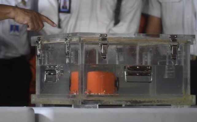 Black box Lion Air JT 610, yang paling dicari paska jatuhnya Lion Air akhirnya bisa ditemukan dan diserahkan pada KNKT. Foto: antara