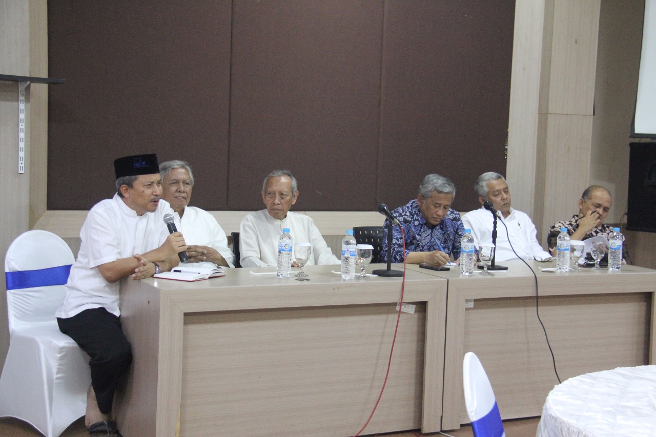 Sharing experience rektor dan para mantan rektor dengan para pendaftar bakal calon rektor (bacarek) ITS.