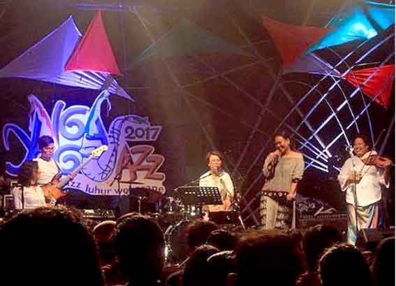 Penyanyi Bonita saat tampil pada Ngayogjazz 2017.