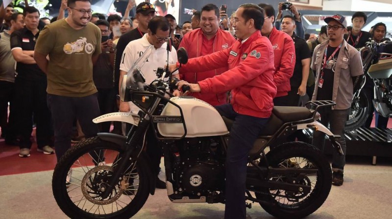 Presiden Jokowi di area Motorcycle Show (IMOS) di Jakarta Convention Center (JCC) Senayan, Jakarta, Sabtu 3 November 2018. Foto: Setneg/ngopibareng.id