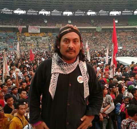 MASSA: Al-Zastrouw Ngawati di massa umat Islam. (foto: Al-Zastrouw for ngopibareng.id)