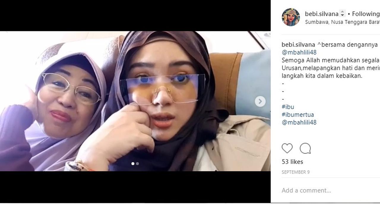 Bebi Silvana bersama mendiang ibunda Opick, Lilik Sholehah yang disebutnya sebagai mertua.