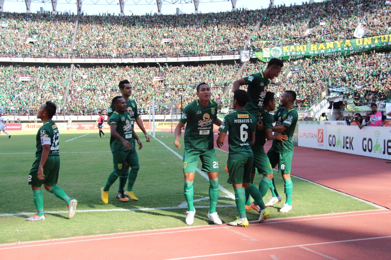 Selebrasi gol Persebaya ke gawang Persija Jakarta. (foto: Roesdan/ngopibareng)