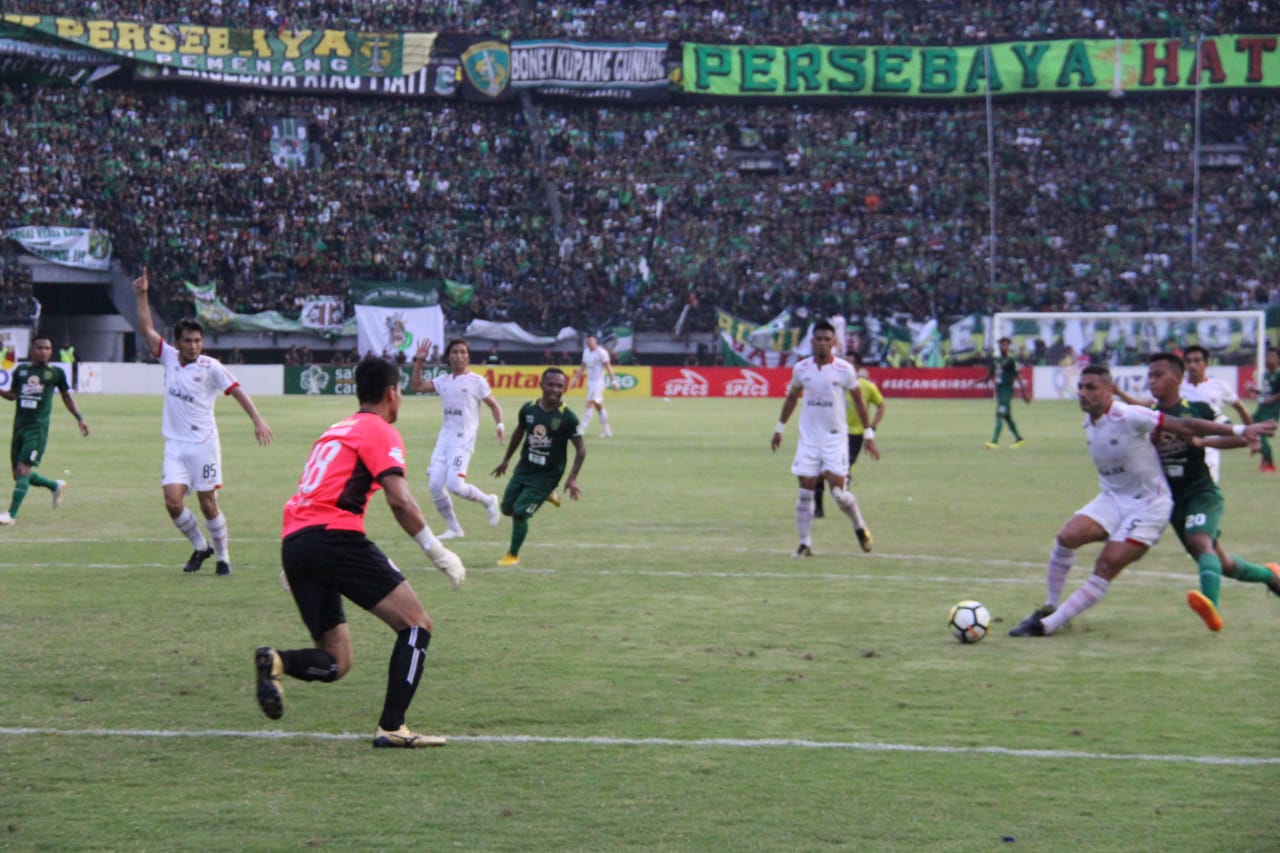 Laga Persebaya vs Persija di Stadion Gelora Bung Tomo, Minggu 4 November 2018. (foto: Roesdan/ngopibareng)